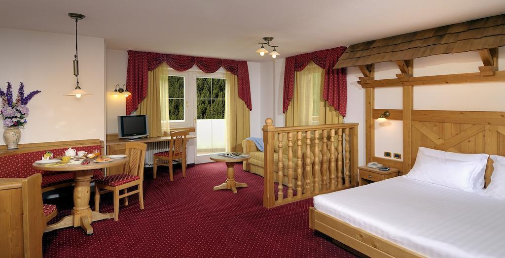Hotel La Perla Canazei Cameră foto